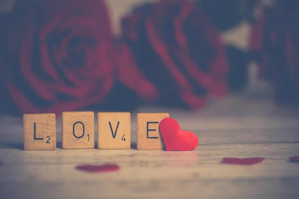 Em ấy cũng rất lịch sự và luôn nói mọi thứ đều tuyệt vời khi tôi hỏi
